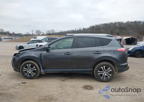 2017 Toyota Rav4 Le z USA, uszkodzony, nr VIN JTMBFREV6HJ149373